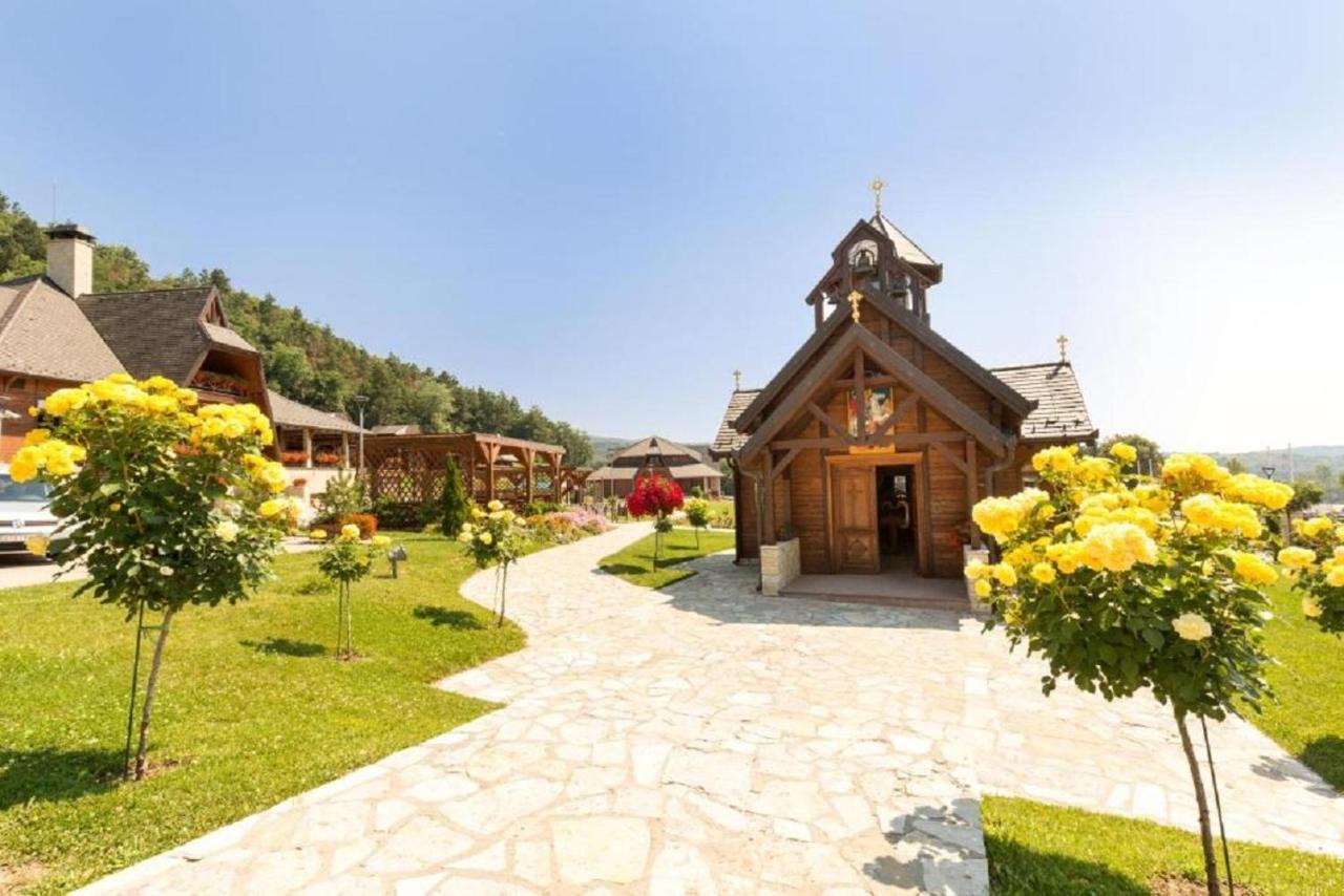 Etno Naselje Vrdnicka Kula Hotel Rednek Kültér fotó