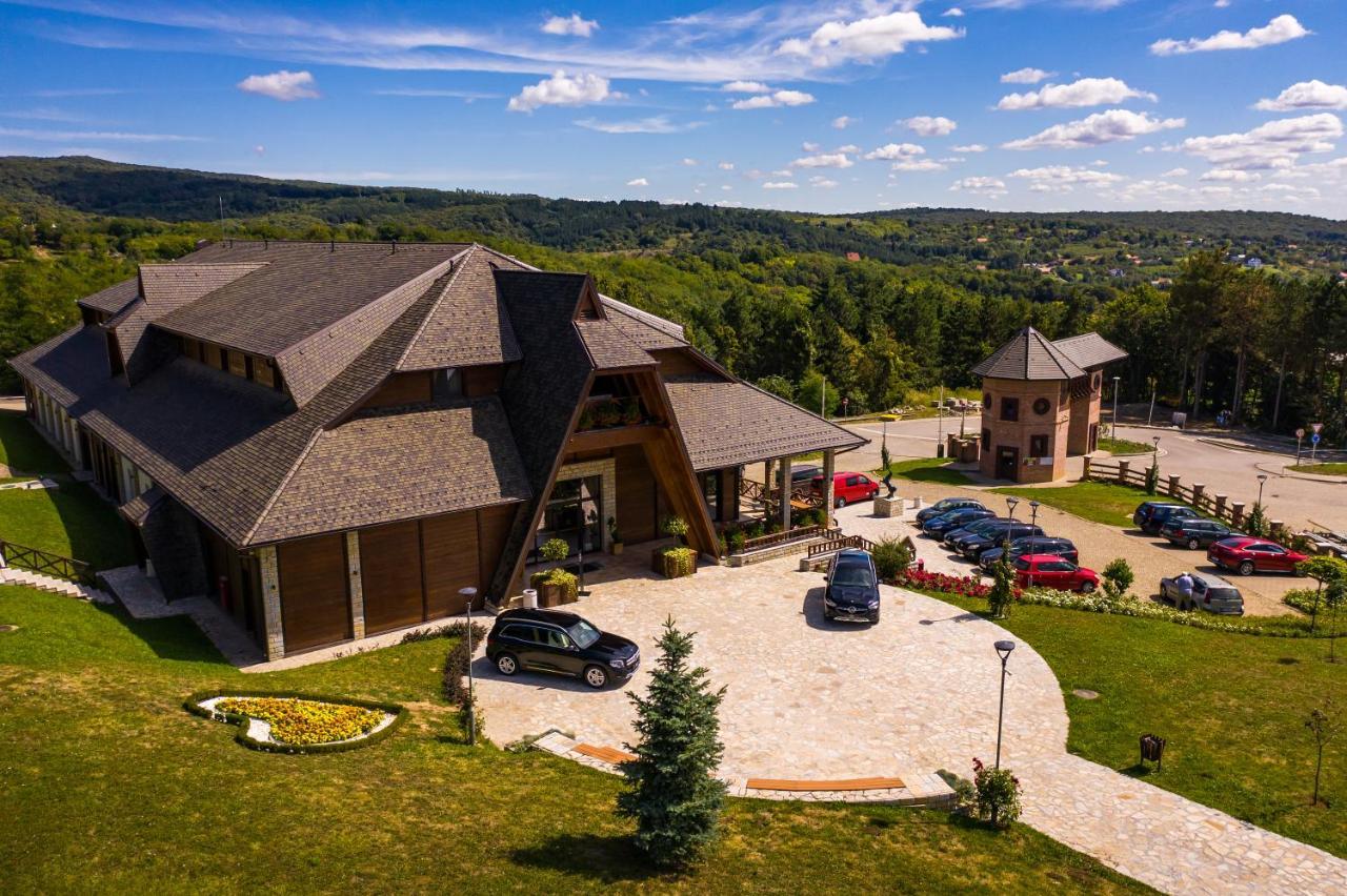 Etno Naselje Vrdnicka Kula Hotel Rednek Kültér fotó