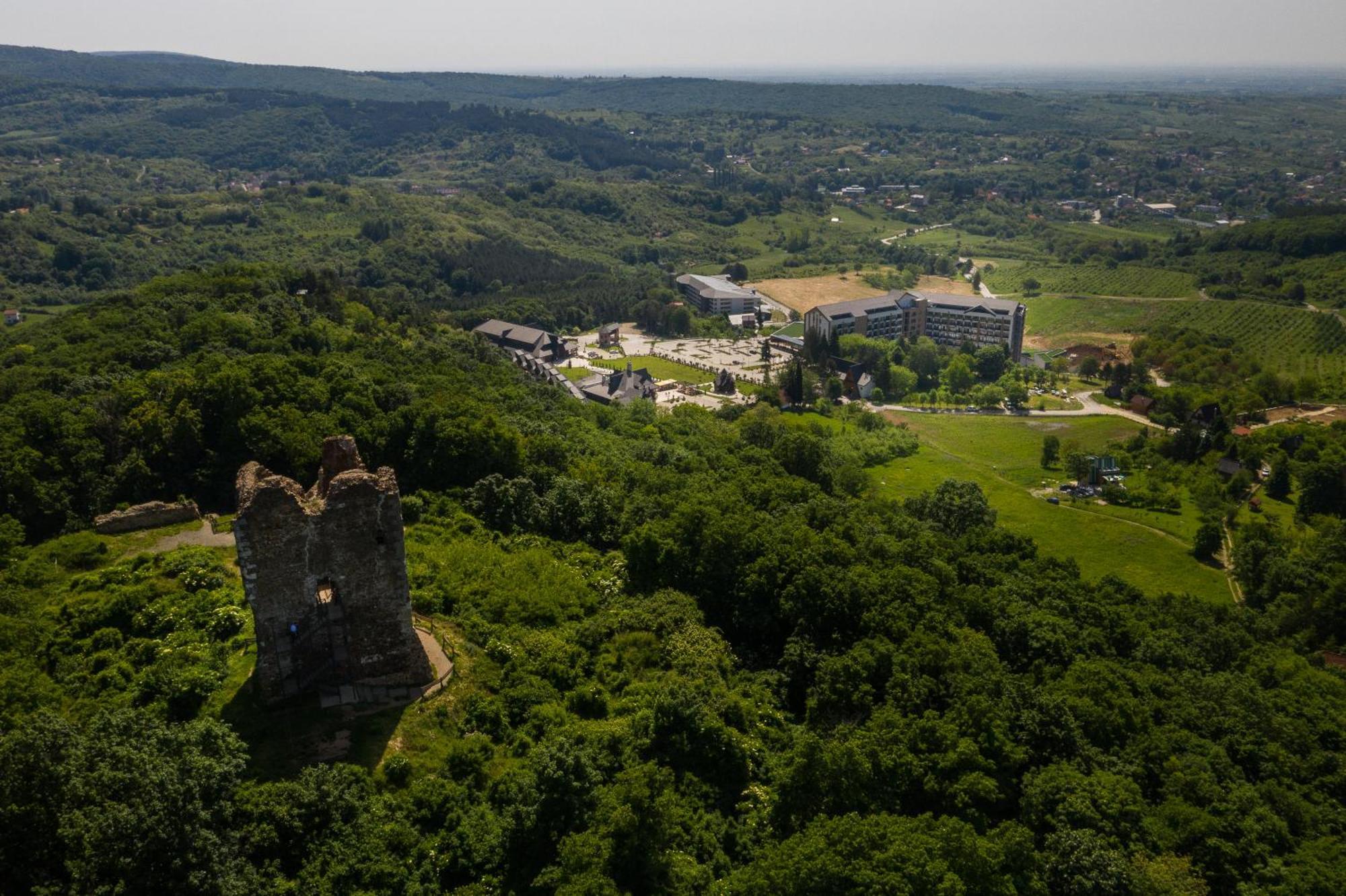 Etno Naselje Vrdnicka Kula Hotel Rednek Kültér fotó