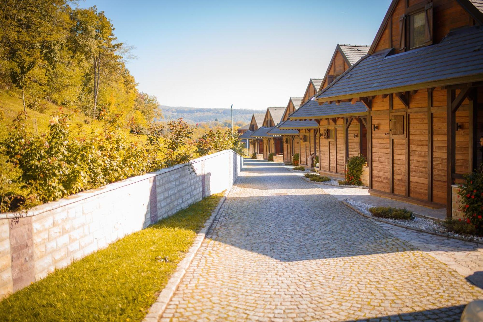 Etno Naselje Vrdnicka Kula Hotel Rednek Kültér fotó